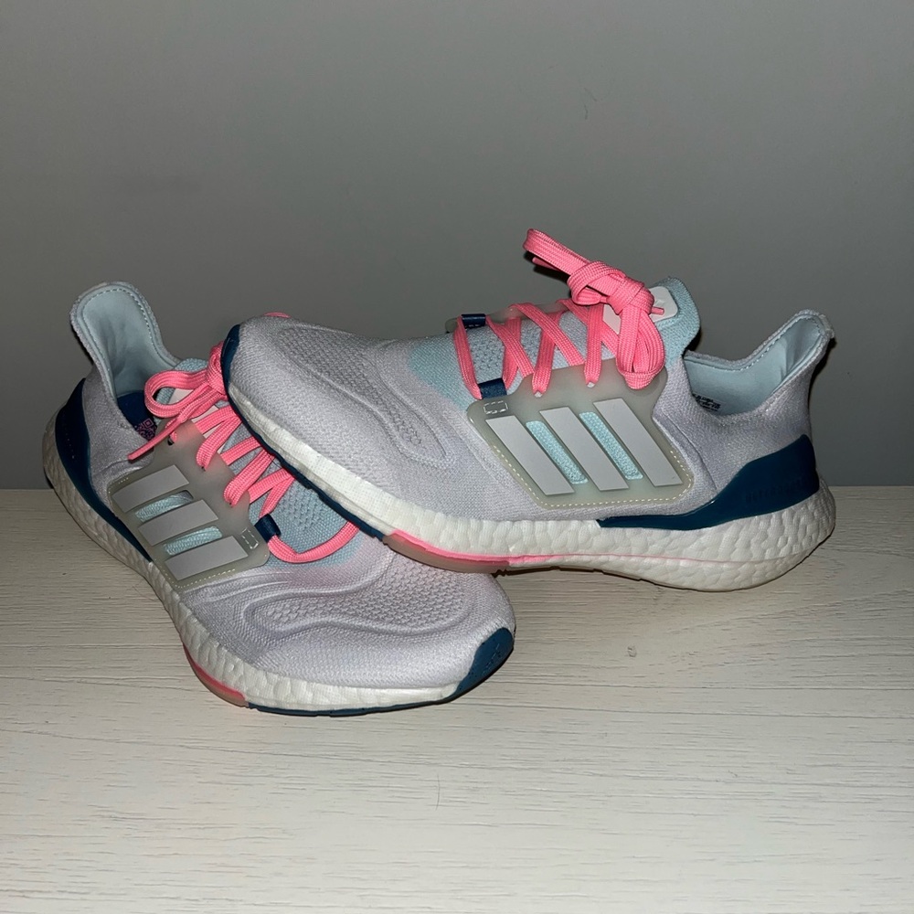 NWOT Adidas Ultraboost sneakers